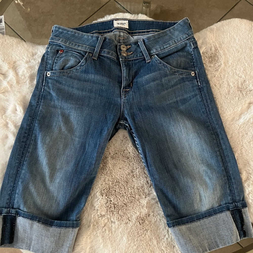 Woman’s HUDSON shorts